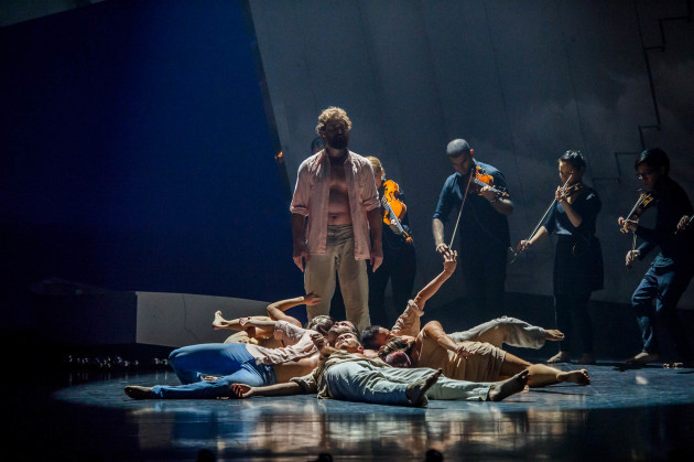 Thomas Gundry Greenfield, full EDC company and Camerata of St John's. Photo: Chris Herzfeld.